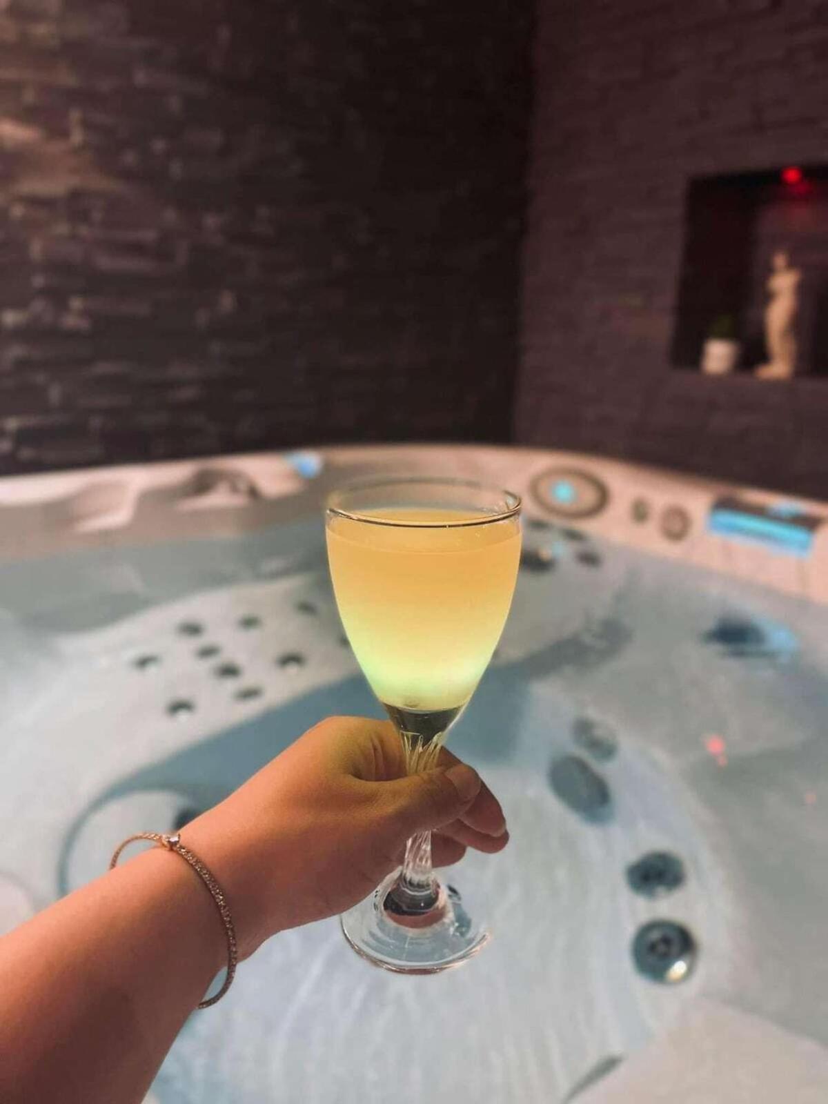 O Venus Spa Sin-le-Noble Extérieur photo